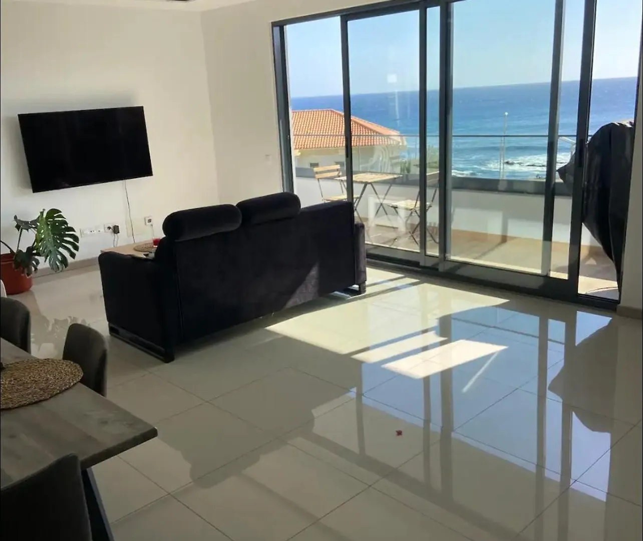 Luxury Apartment Ocean Views contacts